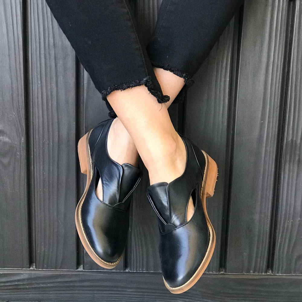 Cut Out Laceless Boyfriend Loafer Oxfords - Picture 3 of 8